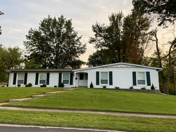 1580 Surrey Dr, Florissant, MO 63033