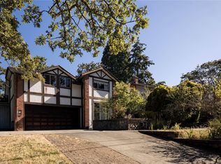 1296 Astoria St, Saanich, BC V8P 1W1