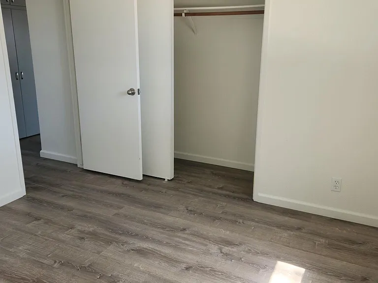 129 W Jones St #A — Photo 4