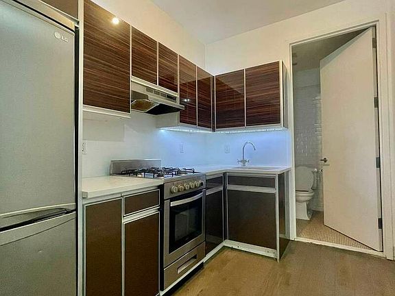 3rd image of 1075 Bergen St #4A