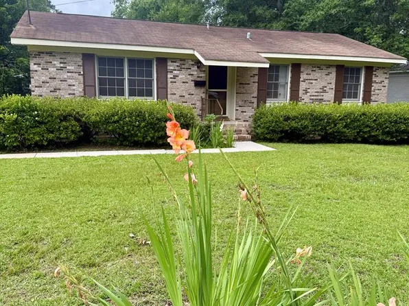 111 Saint Johns Dr, Dothan, AL 36301