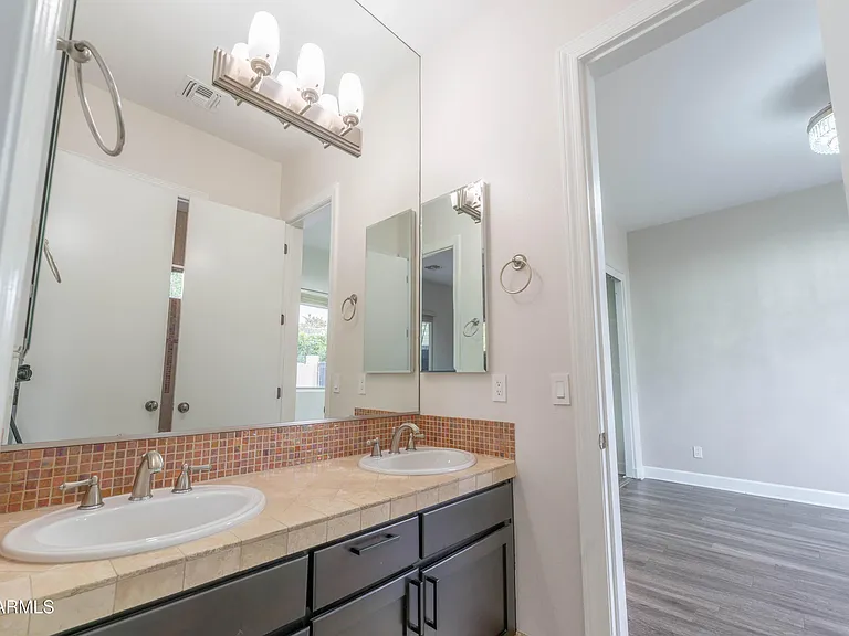 3552 E Jaeger Cir — Photo 37