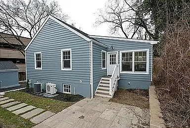 10 Church St SE #A — Photo 2