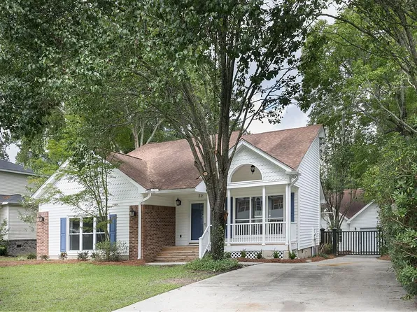 32 Manor Blvd, Hanahan, SC 29410