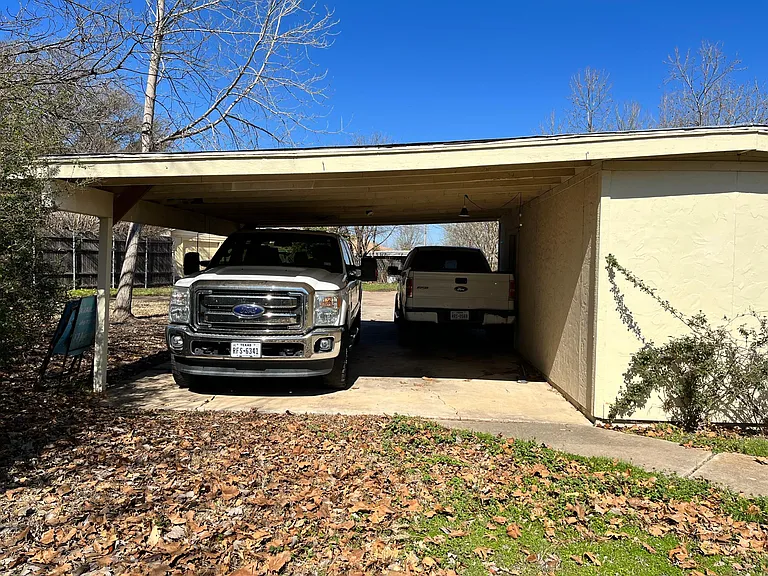 2315 Vanderbilt Ct — Photo 3