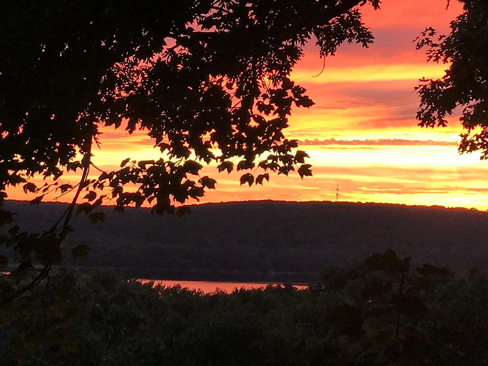 BEAUTIFUL sunset over the Thames River