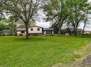 1101 Chaparrel Rd SW, Hartville, OH 44632