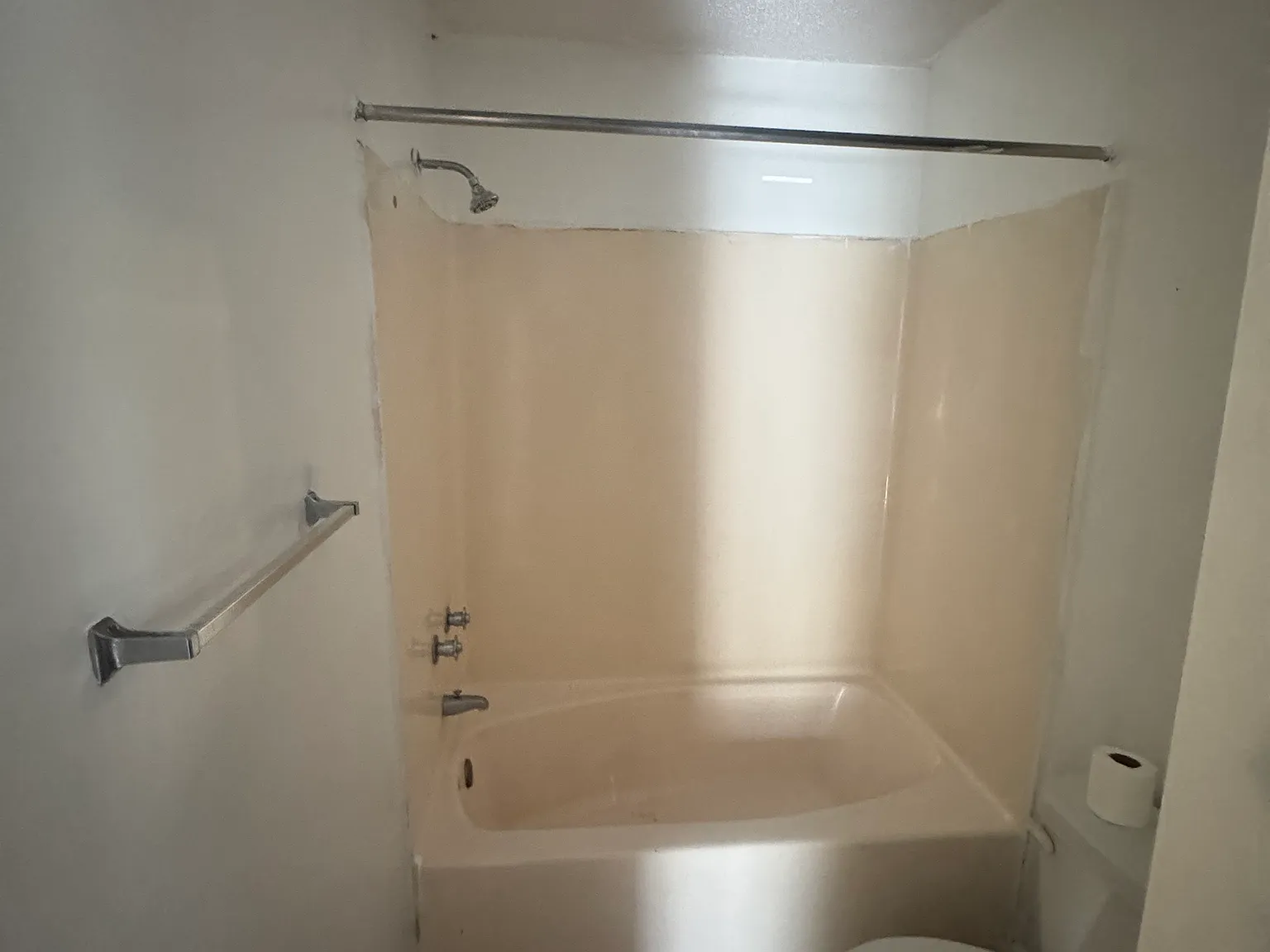 3 bed, 2.5 bath, 1800 sqft, $1,850 — Photo 2