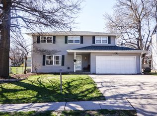 5006 Parkview Dr, Omaha, NE 68134