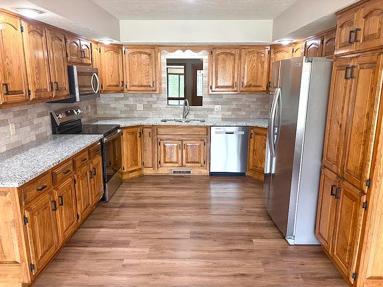 1462 E Powell St — Photo 2