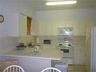 3rd image of 2731 NE 3rd Dr Unit 202