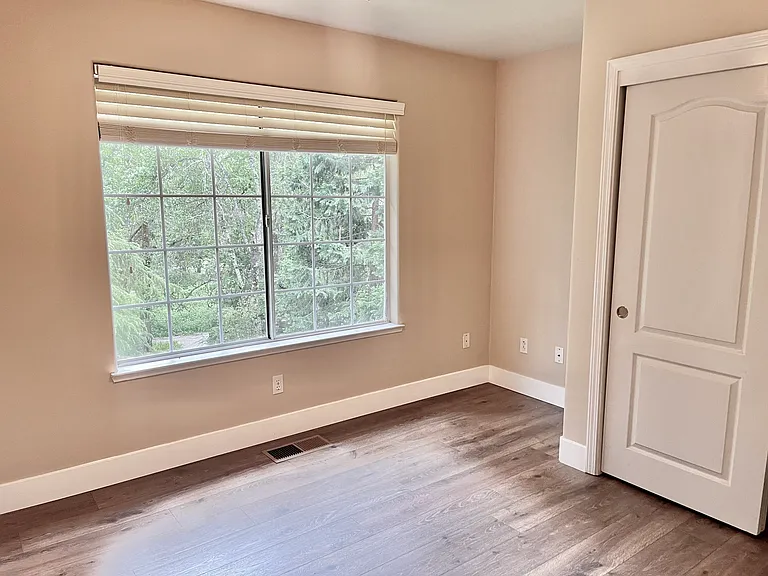 858 Evergreen Ln — Photo 18