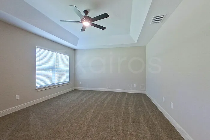 3 bed, 2.0 bath, 1936 sqft, $1,945 — Photo 2