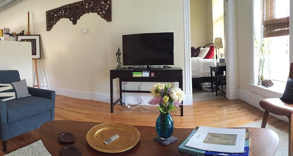 2nd image of 1015 W Armitage Ave APT 4F