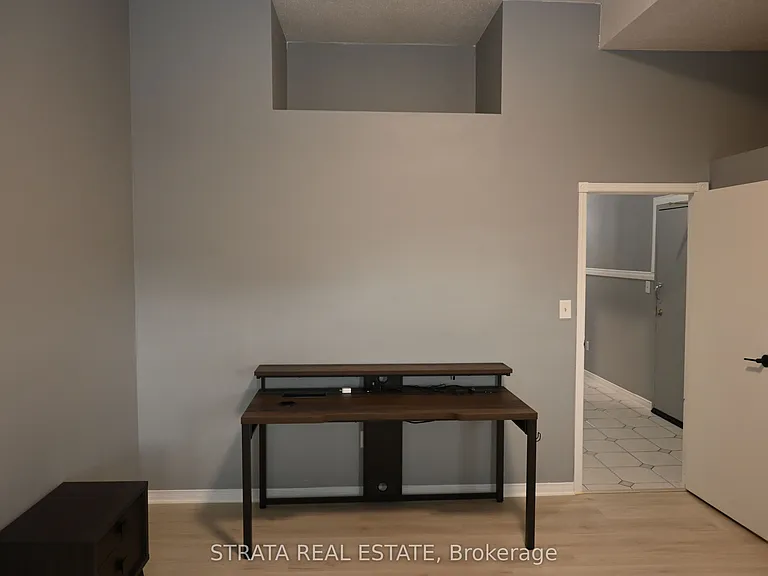 199 King St E #1 — Photo 15