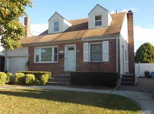145 Evelyn Rd, Mineola, NY 11501