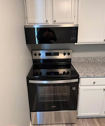 5th image of 2912 Van Buren St #4