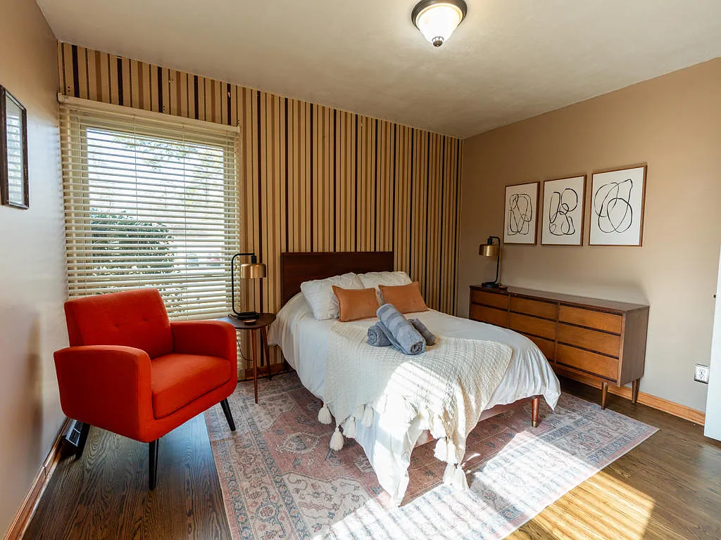 3 bed, $2,400 — Photo 4