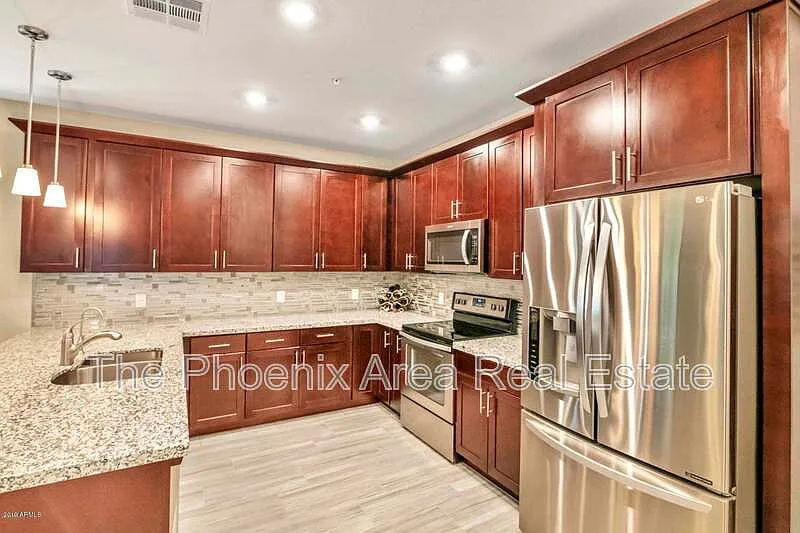 3 bed, 2.5 bath, 1573 sqft, $1,995 — Photo 2