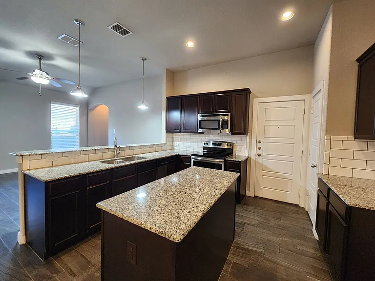 1143 Creekside Orch — Photo 8