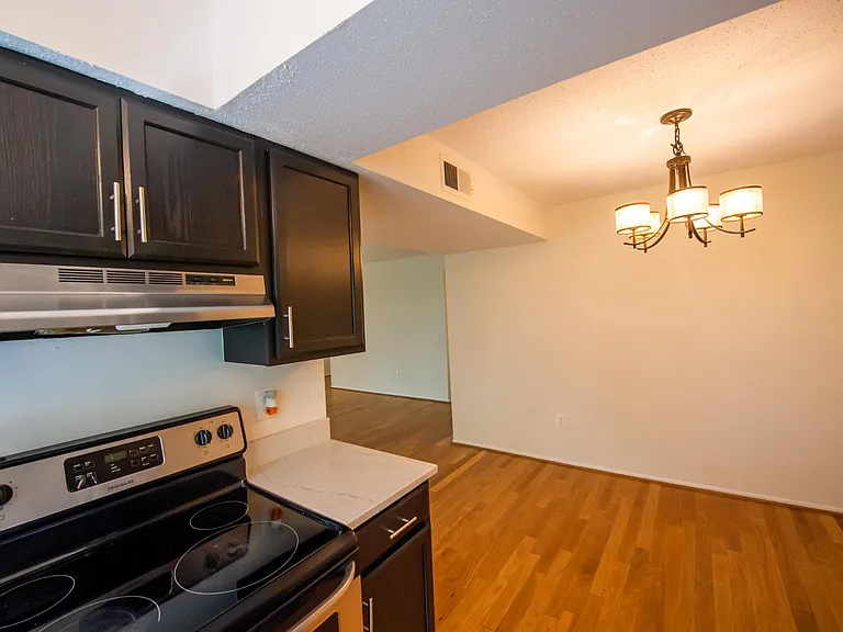 120 Fort Evans Rd SE #C — Photo 9