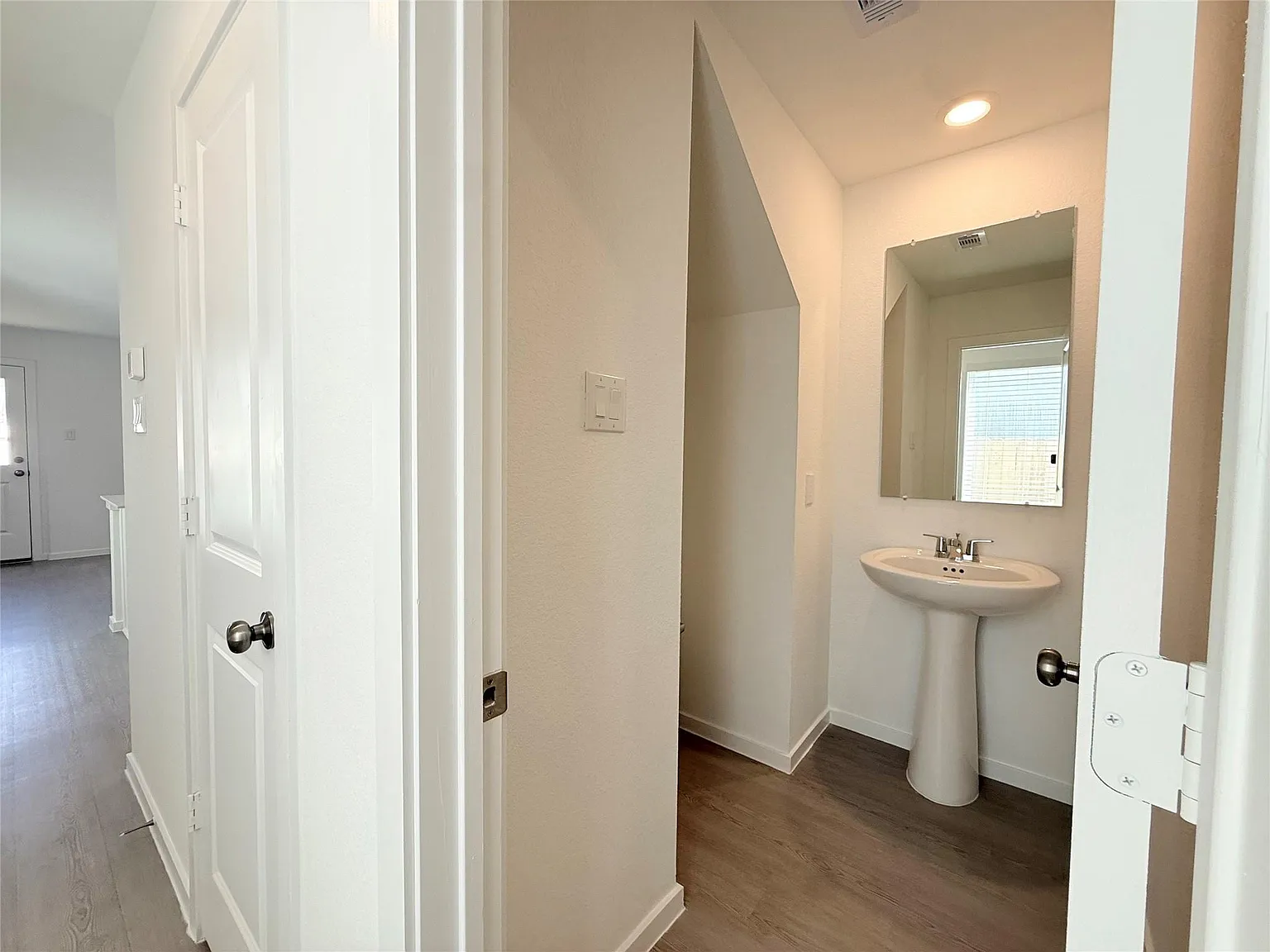 2 bed, 2.5 bath, 1013 sqft, $1,358 — Photo 4