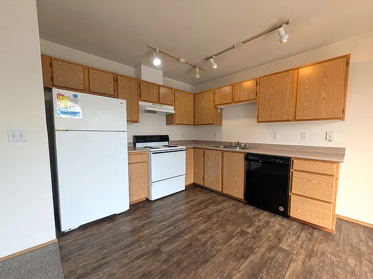 Rowan Grove Apts — Photo 28