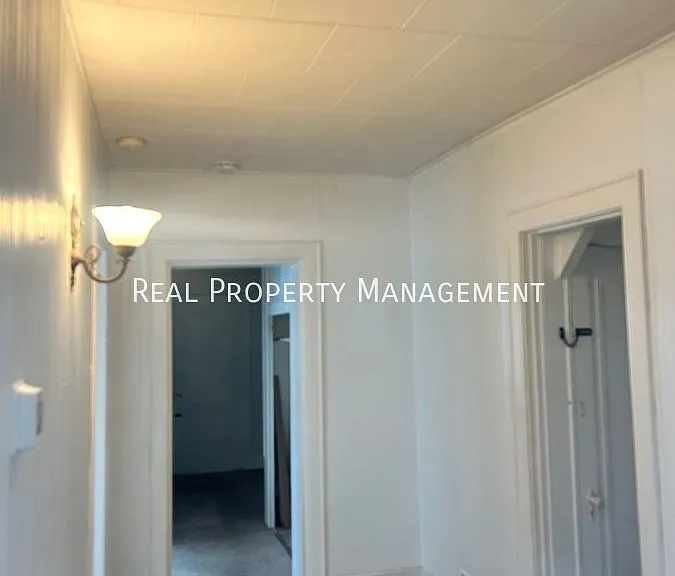 301 S 7th St #1 — Photo 6