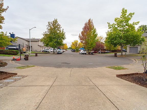 4th image of 808 SE 74th Ave