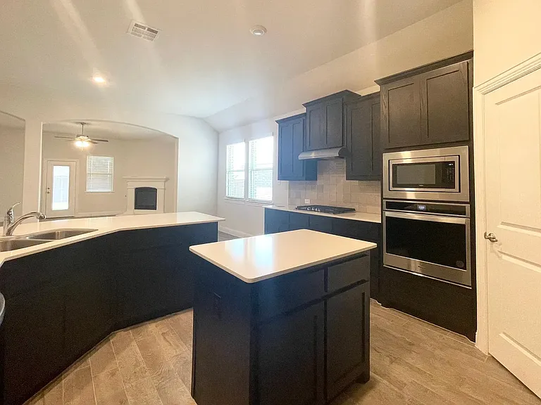 2924 Log Cabin Dr — Photo 11