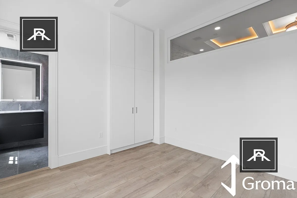 Building Photo - 1576 Beacon St #202