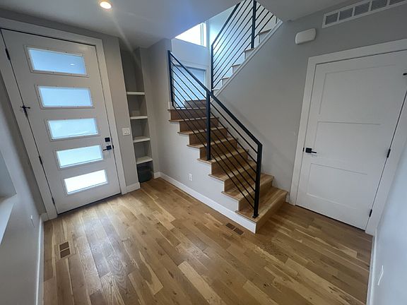 3rd image of 1338 Perry St