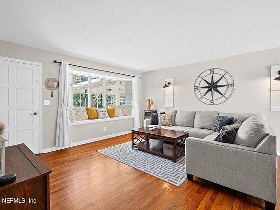 5th image of 2509 COLUMBINE Drive N