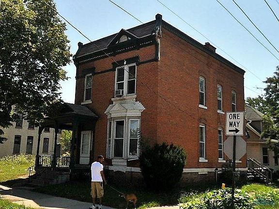 5th image of 902 N Huron St