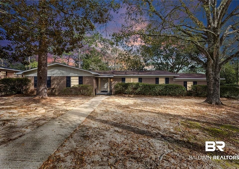 1st image of 1004 Heidi St