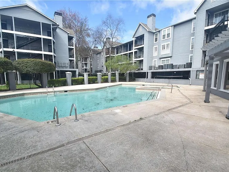 310 Granville Ct #310 — Photo 25
