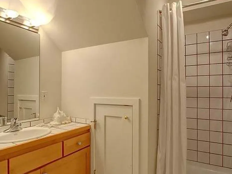 669 W Emerson St — Photo 10