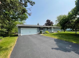90 Fairfield Dr, Rochester, NY 14620