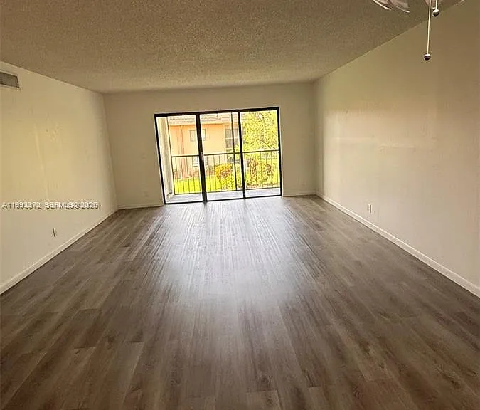 231 Lakeview Dr #204 — Photo 9