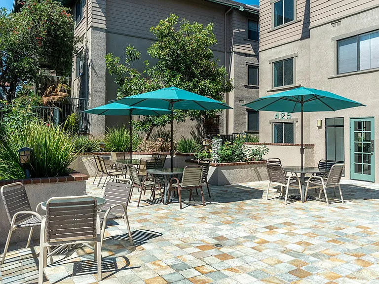 Windrose Place Pasadena — Photo 8