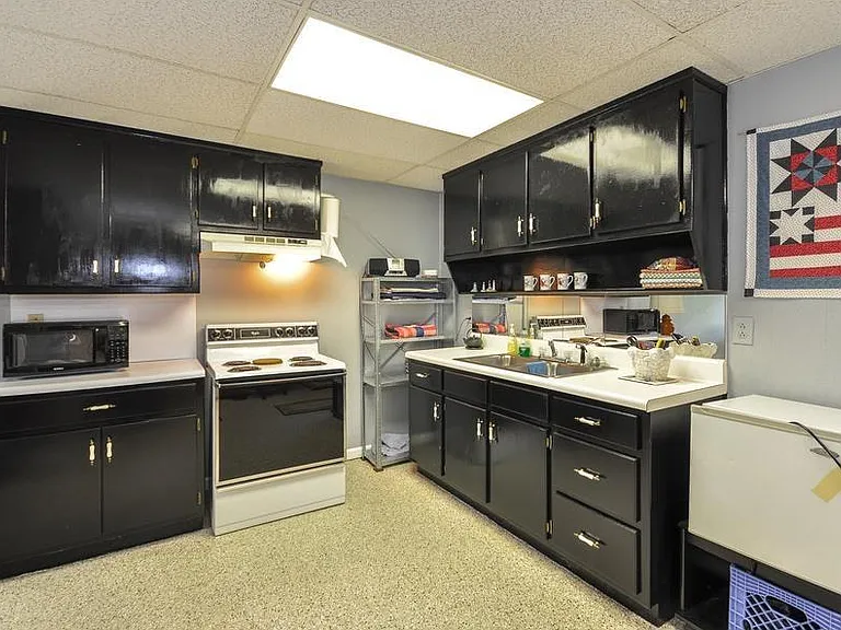 Kitchen in the basement basement.