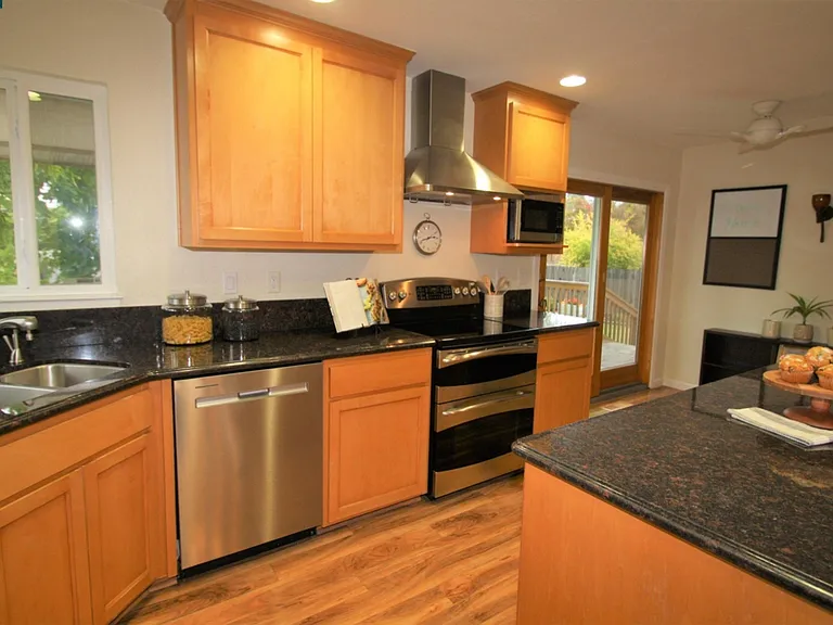 3415 Grasswood Dr — Photo 13