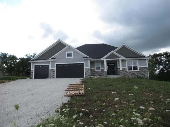 W274N4923 South Willow Creek DRIVE, Pewaukee, WI 53072