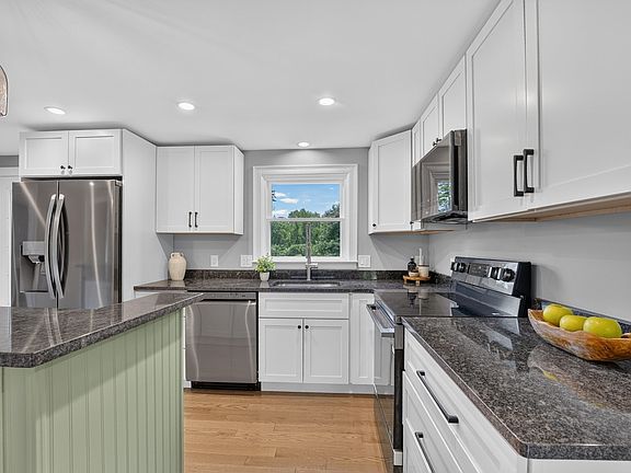 4th image of 128 Providence Rd