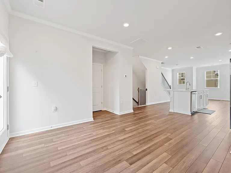 1090 Shoreside Dr — Photo 5