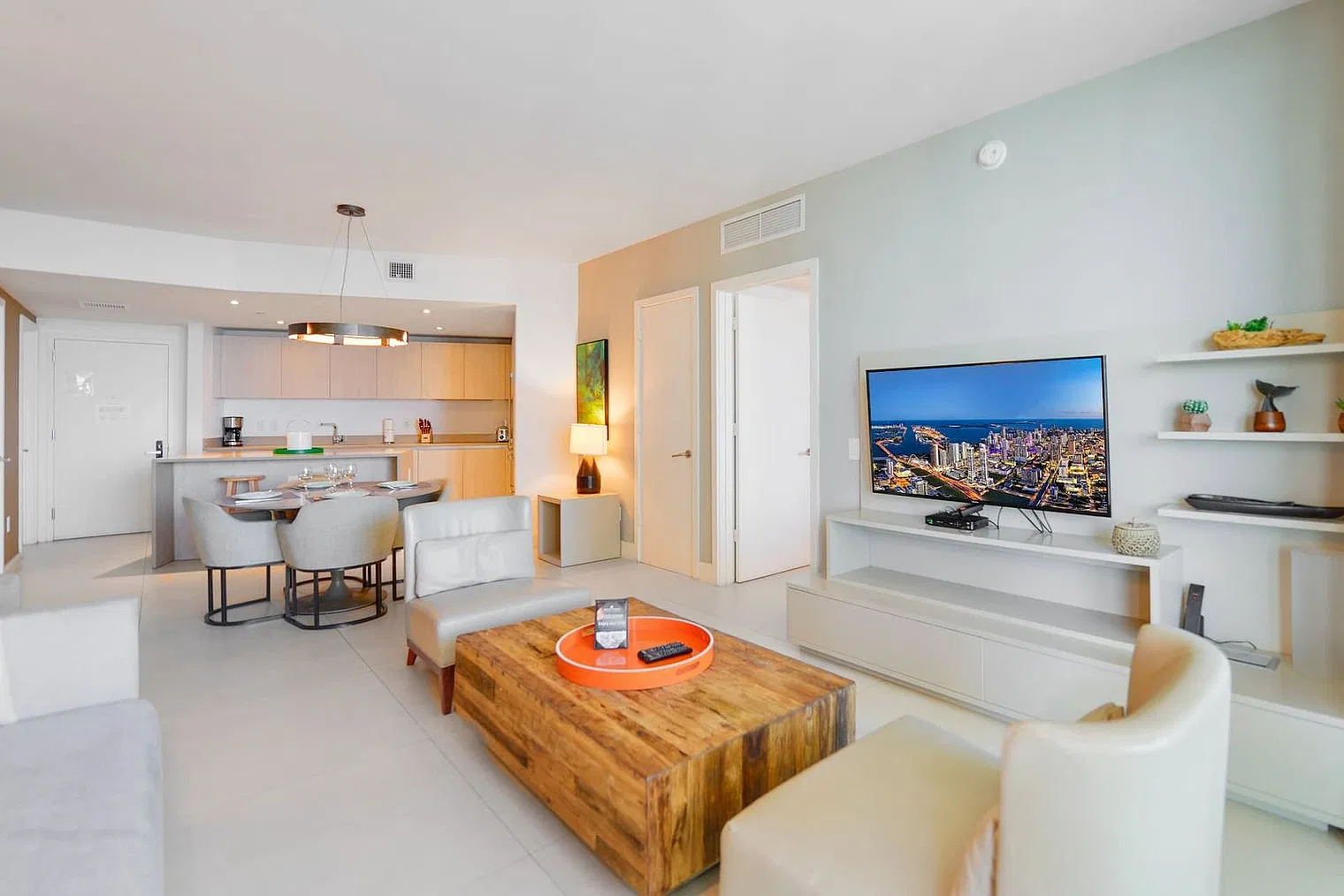2 bed, 2.0 bath, 1151 sqft, $5,327 — Photo 3
