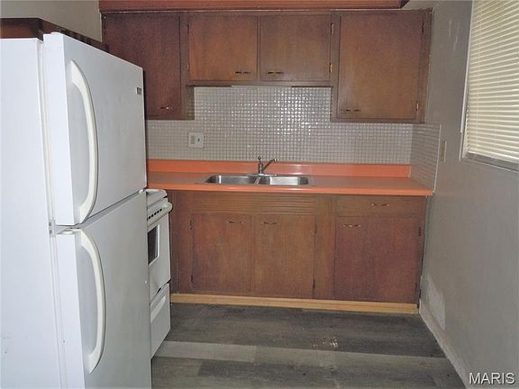 4th image of 1100 Arrowhead Dr