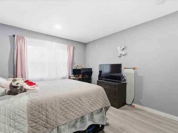 120 32nd Street image 9 of 17