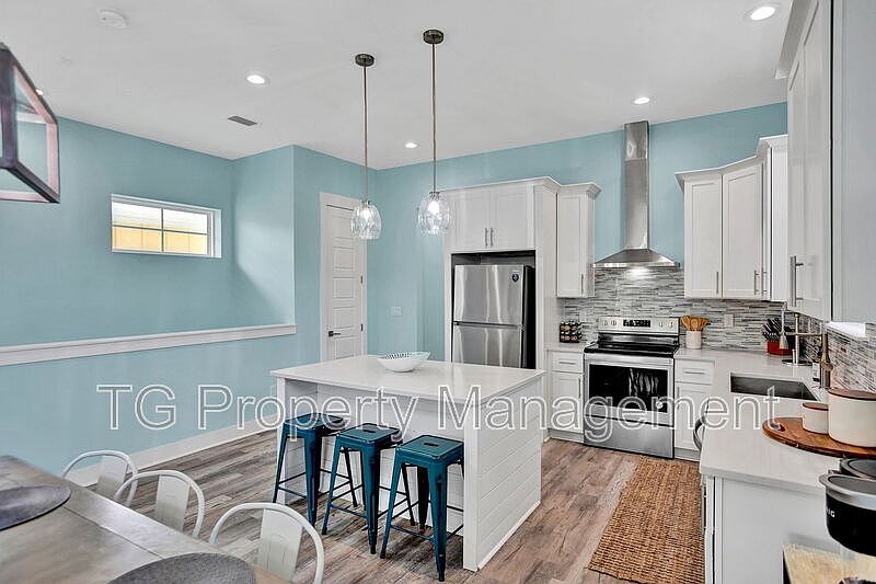 1st image of 514 2nd St S