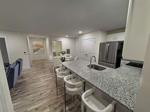 4th image of 44 Courtlandt St #101